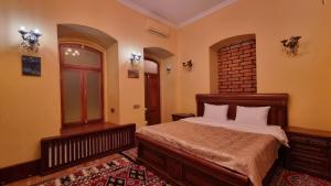 Postel nebo postele na pokoji v ubytování Retro Art Boutique Hotel