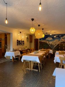 Restoran või mõni muu söögikoht majutusasutuses Hotel Val d`Arca
