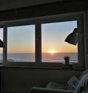 a living room window with a view of the ocean at Livelove Sea in Santa Cruz
