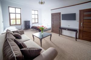 Telewizja i/lub zestaw kina domowego w obiekcie OperaHostel
