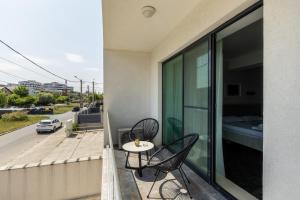 a patio with two chairs and a table on a balcony at d'Eric Mamaia Nord in Mamaia Sat/Năvodari