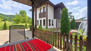 Balkón nebo terasa v ubytování Къщи за гости Тепавица - Pool & Coworking