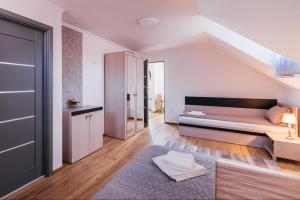 a large room with a bed and a table at Margareta Apartments in Odorheiu Secuiesc