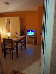 TV a/nebo společenská místnost v ubytování Villa Luketa