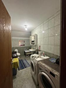Galería fotográfica de Freedom Apartments - 15 min to EXIT en Petrovaradin