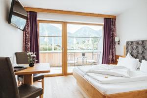 Postel nebo postele na pokoji v ubytování Hotel Silberfux + 37 fotografií