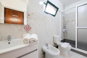 Et badeværelse på Miradouro House By Sam Houses