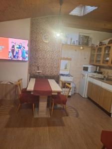Kuchyň nebo kuchyňský kout v ubytování Chata Mária
