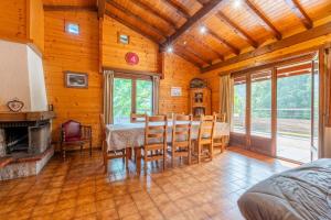 a dining room with a table and chairs at Proche de la Clusaz, Grand Chalet Familial, Ski & Nature in Saint-Jean-de-Sixt