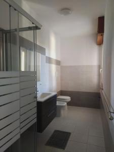 Koupelna v ubytování Marelìa holiday apartment in La Caletta