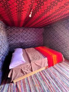 Postel nebo postele na pokoji v ubytování Merzouga Camping Trek