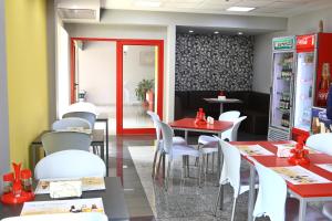 Photo de la galerie de l'établissement Hotel Iris, à Plovdiv 30 autres photos