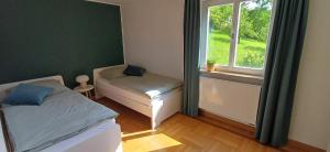 a small bedroom with a bed and a window at Grünes Glück - Ferienidyll in Creglingen am Stutz in Creglingen