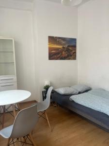 Posteľ alebo postele v izbe v ubytovaní Room in Old Town Krakow