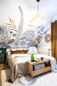 a bedroom with a bed and a table with a lamp at Hanga vendégház in Villány