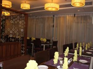 Restaurace v ubytování Hotel Diamond Inn-Near IGI -Airport-Terminal-3