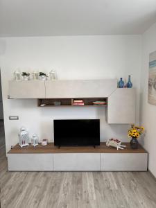 a living room with a flat screen tv at B&B Ersilia in Eupilio