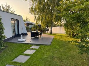 สวนหย่อมนอก Vakantiehuis Lemmer aan het water +13 ภาพ
