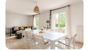 a white table and chairs in a living room at Hôtel Thiron Gardais in Thiron-Gardais