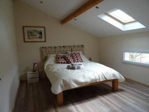 a bedroom with a bed with a teddy bear on it at Maison Youkie in Saint-Arailles