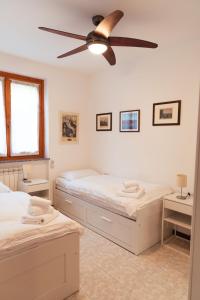 Postel nebo postele na pokoji v ubytování Vista Azzurra - Sala Comacina by LoveComo + 33 fotografií