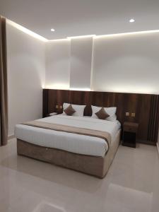 a bedroom with a large bed in a room at شقق الاندلس in Medina