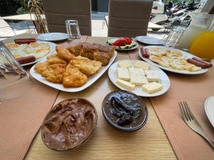 Imagen de la galería de Sunny Side B&B, en Sarandë