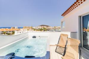 Hồ bơi trong/gần La Casa de Playa - Ático con jacuzzi y vista mar