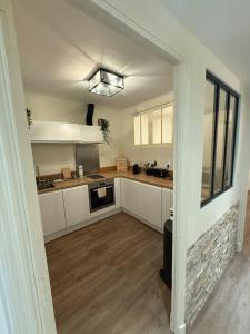 Kuchyň nebo kuchyňský kout v ubytování COZY apartment 5 min Croisette Palais Festivals