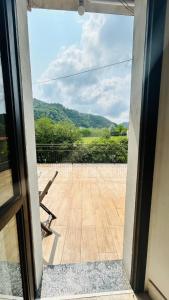 CrevacuoreにあるLa chiave di phiの眺めの良いパティオのドアからの眺め