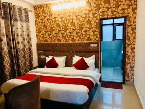 Gallery image of Hotel Kanchanikoot in Shimla +16 photos