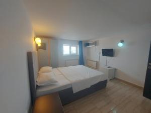 Postel nebo postele na pokoji v ubytování La Perla Bianca Residence