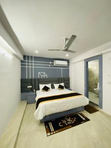 Postel nebo postele na pokoji v ubytování Orchha Stay Inn