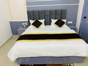 Postel nebo postele na pokoji v ubytování Orchha Stay Inn