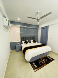 Postel nebo postele na pokoji v ubytování Orchha Stay Inn