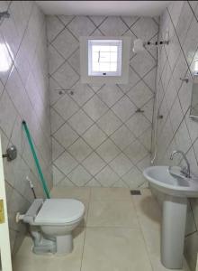 Ένα μπάνιο στο Casa Aconchegante