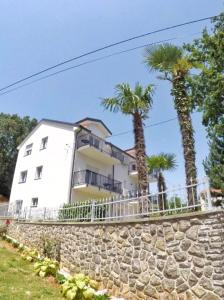 Το κτήριο όπου στεγάζεται  το διαμέρισμα