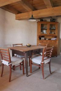 a wooden table with two chairs and a dining room at Holländermühle Tultewitz 