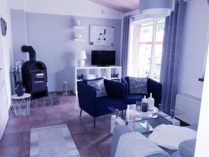 a living room with a couch and a fireplace at Ferienhausidylle mit Motorboot und Kanu in Basedow