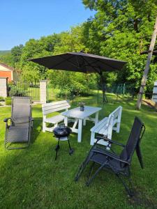 Vonkajšia záhrada v ubytovaní Apartament Mountains Góry Sowie