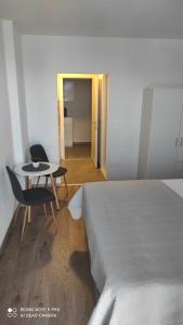 Postel nebo postele na pokoji v ubytování Seaview Center House Brela