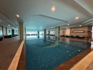 Bazén v ubytování Deluxe Apartment nebo v jeho okolí