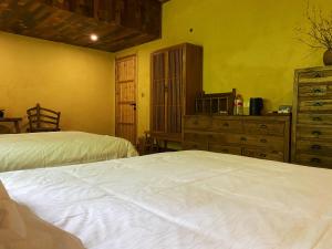 Voodi või voodid majutusasutuse Zhejiang Anji Xiaoshe B&B Near Zhejiang North Grand Canyon Deep Creek Canyon Rafting Jiangjunguan Rafting Wind Paragliding Zhangli Ancient Road Longwangshan Scenic Area toas