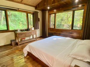 Voodi või voodid majutusasutuse Zhejiang Anji Xiaoshe B&B Near Zhejiang North Grand Canyon Deep Creek Canyon Rafting Jiangjunguan Rafting Wind Paragliding Zhangli Ancient Road Longwangshan Scenic Area toas