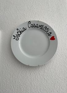 a white plate with the words santa confidence on a wall at Ischia Casareccia in Serrara Fontana