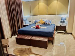 Giường trong phòng chung tại One Euphoria Prime Suite Hotel