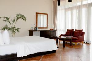 Postel nebo postele na pokoji v ubytování Celestia Ayurveda Resort