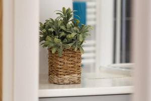Gambar di galeri bagi 4BR House in Warrington with Garden di Great Sankey