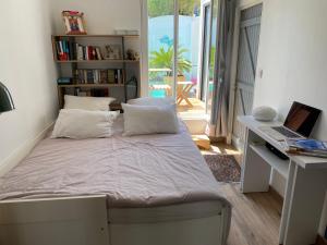 Postel nebo postele na pokoji v ubytování Chambre Hyères près gare et mer