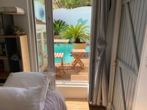 Postel nebo postele na pokoji v ubytování Chambre Hyères près gare et mer + 20 fotografií